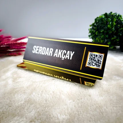 Siyah ve Gold Masa İsimliği